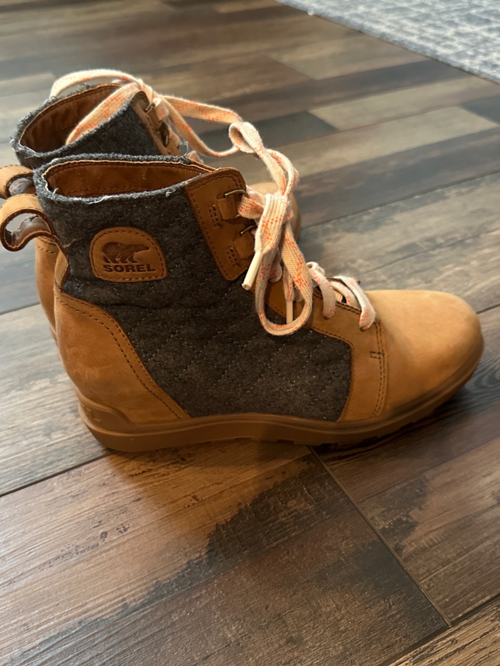 Sorel Tan Leather & Gray Wool Lace-Up Women's Boots